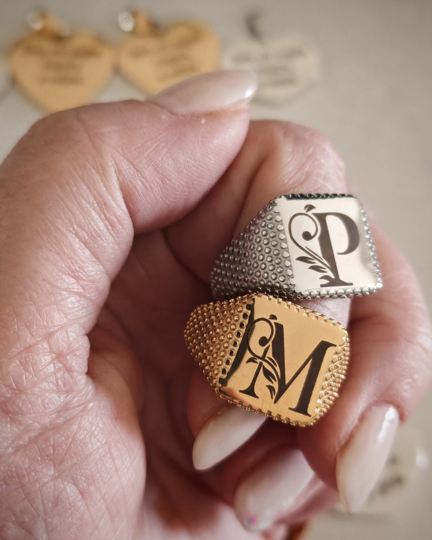 Anello Chevalier con iniziale personalizzata
